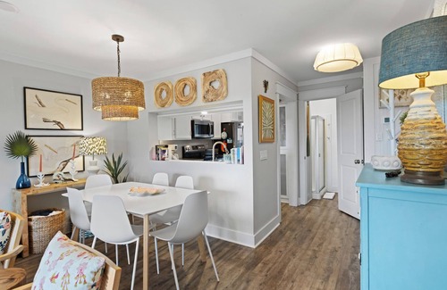 Inlet Beach Casa | Inlet Beach. Steps to Beach. Newly Decorated.