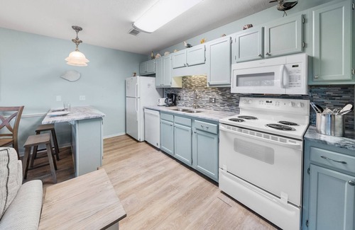 Inlet Beach Condominio | "Inlet Dunes 105" | Community Pool | Next to Rosemary Beach | Directly Across From The Beach