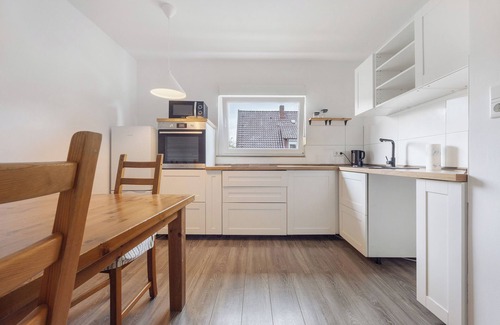 Hildesheim District Casa | Posada 'Haus Am Garten' con terraza privada, jardín y balcón