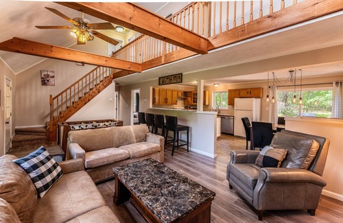 Albrightsville Casa | Inn Kognito 4 Modern Farmhouse, Fireplace, HOT TUB, Sauna, Fire Pit, game room