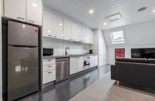 Prahran Apartamento | Inner City Living in a Modern Slice of History