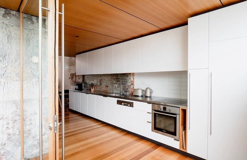Hobart Central Business District Casa | Inner-city sanctuary with off-street parking