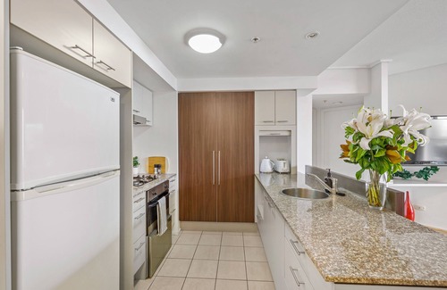 Brisbane Central Business District Apartamento | Inner-City Vibes! 2Bed/1Bath/1Car/Pool/Balcony~CBD