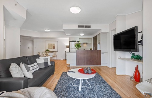 Brisbane Central Business District Apartamento | Inner-City Vibes! 2Bed/1Bath/1Car/Pool/Balcony~CBD