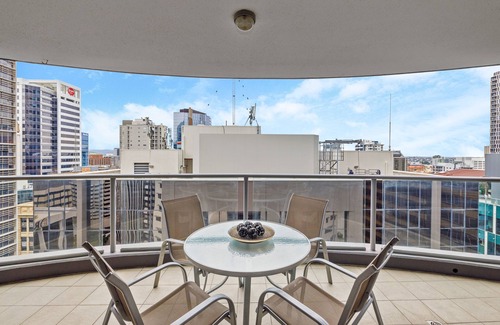 Brisbane Central Business District Apartamento | Inner-City Vibes! 2Bed/1Bath/1Car/Pool/Balcony~CBD