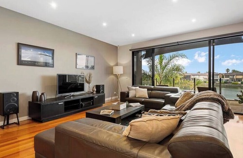 Patterson Lakes Casa | Inner Harbour - Luxury on the water with spa