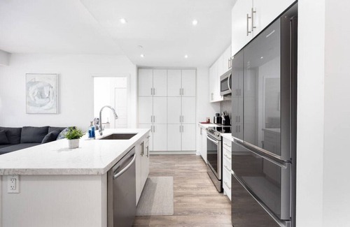Innisfil Apartamento | Innisfil Paradise with a Private BBQ and Balcony