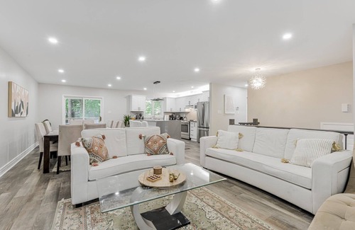 Big Bay Point Casa | Innisfil Retreat: Hot Tub, Sauna, Pool Table
