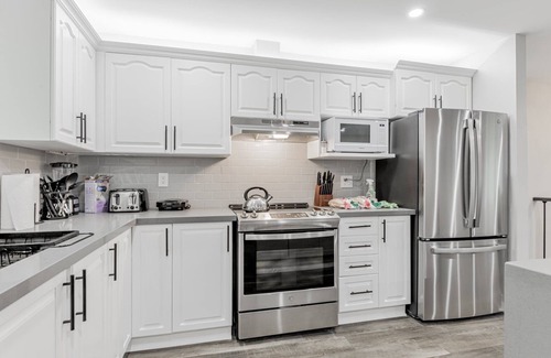 Big Bay Point Casa | Innisfil Retreat: Hot Tub, Sauna, Pool Table