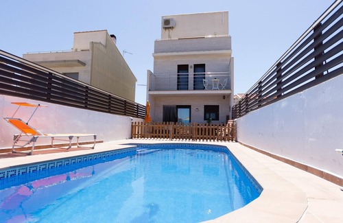 Costa Dorada Villa | INNOUTHOME MAGNÍFICA CASA FAMILIAR CON PISCINA, BBQ, WIFI Y AIRE-11 DE SETEMBRE