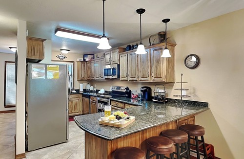 Ruidoso Condominio | Innsbrook 254 | Pet-Friendly, Great View, Amenities