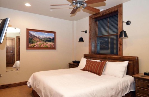 West End Casa | Innsbruck Aspen Deluxe One-Bedroom Garden Residence 2, Located on Main Street