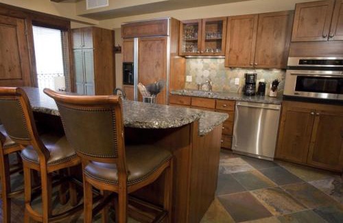 West End Casa | Innsbruck Aspen Deluxe Two-Bedroom Suite 02 w/Hot tub, Centrally located