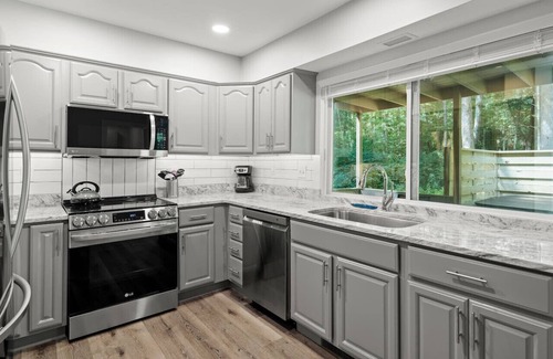Royal Pines Casa | Its Hot Out & So Are Our Specials 4 July & August! Brand New Listing!