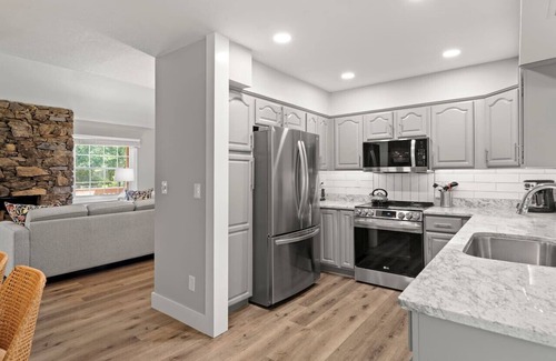 Royal Pines Casa | Its Hot Out & So Are Our Specials 4 July & August! Brand New Listing!
