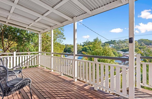Toowong Casa | Inside Out! ~ 3 Bed House ~ Toowong