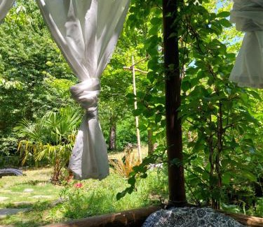 Saumane Otro | Insolite - Nuit à la belle étoile dans gazébo thaï près de la rivière