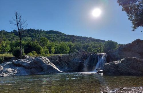 Saumane Otro | Insolite - Nuit à la belle étoile dans gazébo thaï près de la rivière