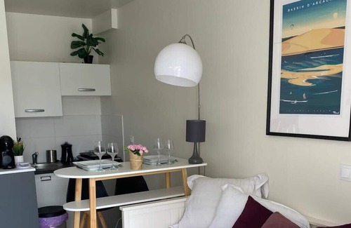 Villenave-d'Ornon Apartamento | Inspirantly homespots "Rose" Jacuzzi