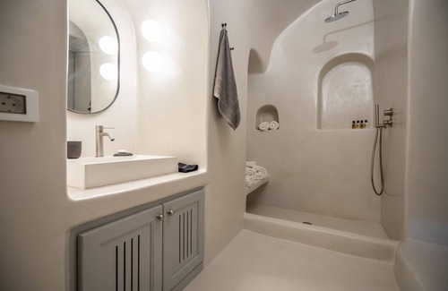 Fira Hotel | Inspire Santorini Luxury Villas