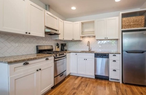 Evanston Apartamento | Insta-worthy, 1BR 1BA Apartment in Evanston
