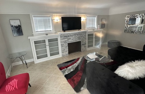 San Bernardino Casa | Insta-Worthy! Just Remodeled! Private Home! Luxurious & Brand New