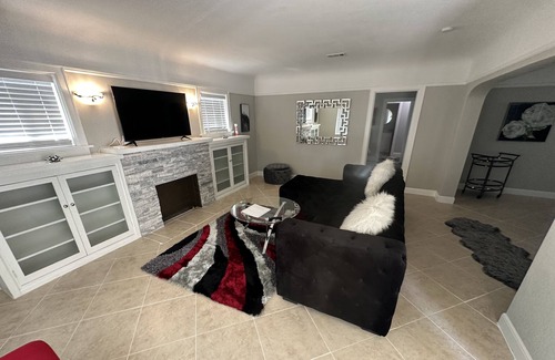 San Bernardino Casa | Insta-Worthy! Just Remodeled! Private Home! Luxurious & Brand New