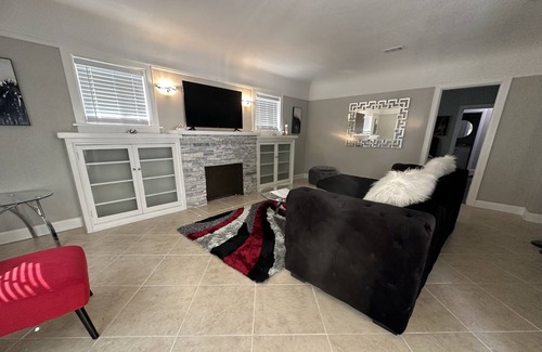 San Bernardino Casa | Insta-Worthy! Just Remodeled! Private Home! Luxurious & Brand New