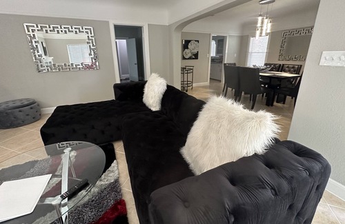 San Bernardino Casa | Insta-Worthy! Just Remodeled! Private Home! Luxurious & Brand New