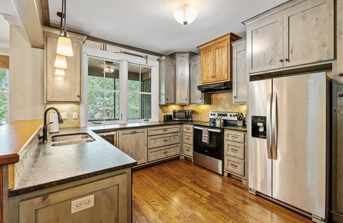 Townville Casa | Insta-Worthy Lakefront Home w/ Dock + Fire Pit & Game Room