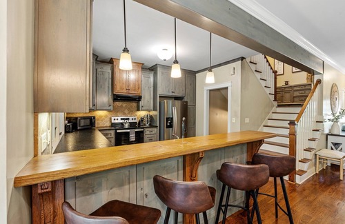 Townville Casa | Insta-Worthy Lakefront Home w/ Dock + Fire Pit & Game Room