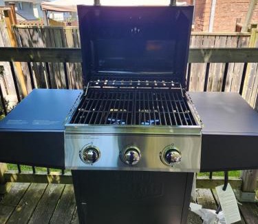 Cambridge Casa | Instaworthy Home - Relaxing Patio - Hot tub & BBQ