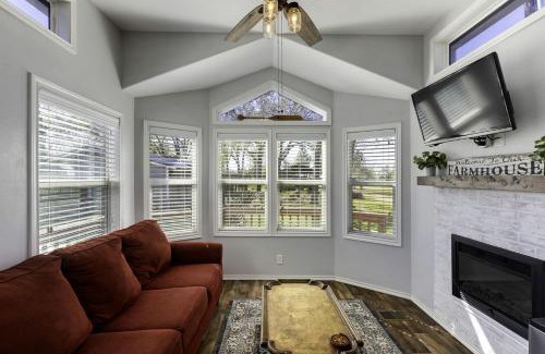 Emory Casa | Intimate Chic Cabin Suitable for Four with Private Deck in Texas