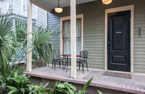 Thomas Square Apartamento | Intimate Library Studio - Minutes from Forsyth Park