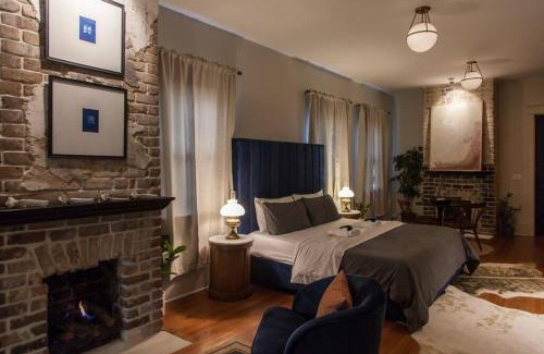 Thomas Square Casa | Intimate Library Studio - Minutes to Forsyth Park