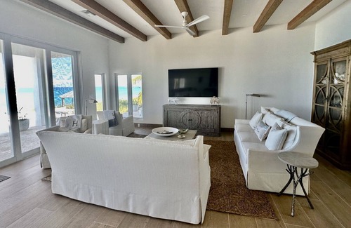 Farmer's Hill Casa | Into The Mystic -BRAND NEW on Breakwater Drive at Three Sisters Beach