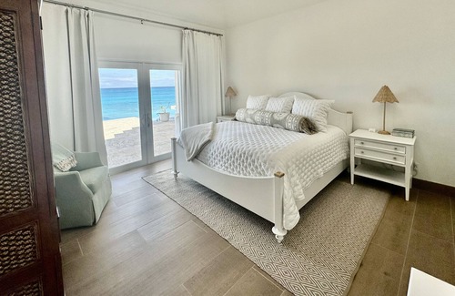 Farmer's Hill Casa | Into The Mystic -BRAND NEW on Breakwater Drive at Three Sisters Beach