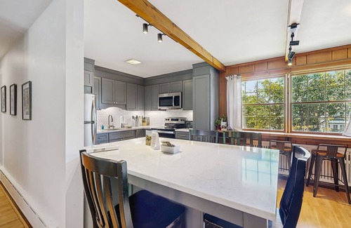 North Conway Condominio | Intown home w/ views, private deck & firepit; close to Mt. Cranmore