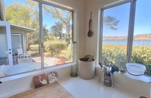 Inverness Casa | Inverness Beach House - Hot Tub on Tomales Bay