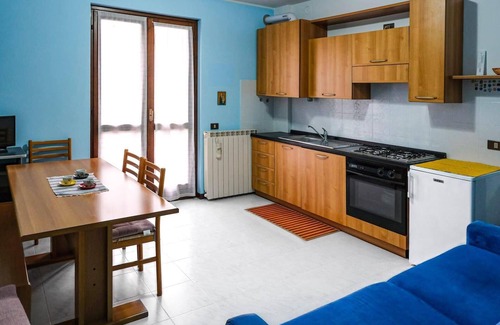 Ranzanico Apartamento | Inviting 1-bed Apartment With Box and Seeviews