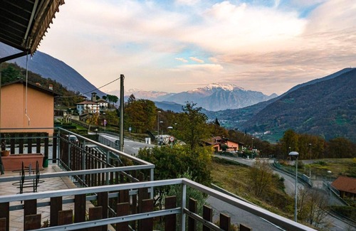 Ranzanico Apartamento | Inviting 1-bed Apartment With Box and Seeviews