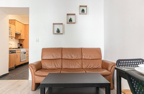 Meidling Apartamento | Inviting 1BR Apt. Near U6 Station