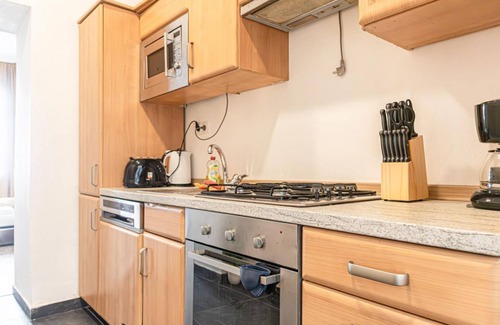Meidling Apartamento | Inviting 1BR Apt. Near U6 Station