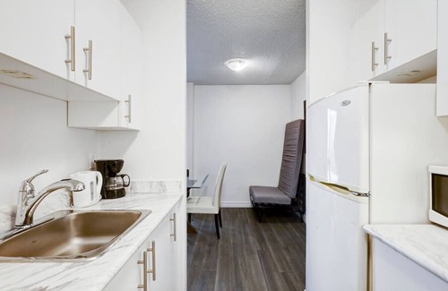 Chinatown Apartamento | Inviting 1BR on Rene-Levesque