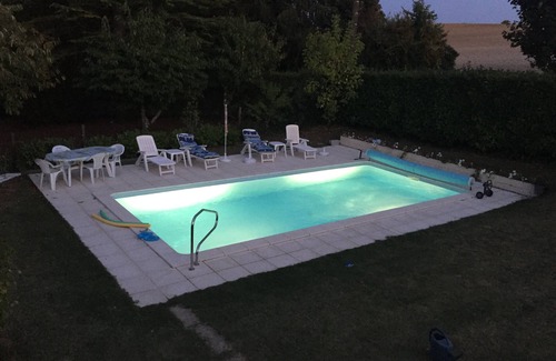 Saint-Romain Apartamento | Inviting 2-Bed Apartment with pool in Saint-Romain