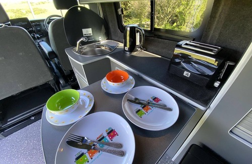 Cylch-Y-Garn Cabina | Inviting 2 bed Camper in Holyhead