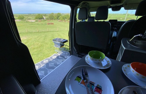 Cylch-Y-Garn Cabina | Inviting 2 bed Camper in Holyhead