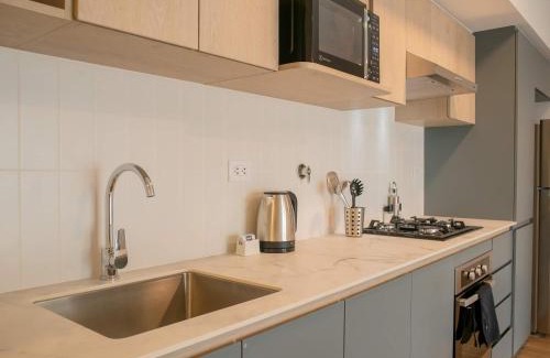Leuro Apartamento | Inviting 2BR Balcony in Lively Miraflores