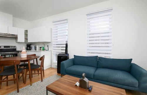 Plateau Mont Royal Apartamento | Inviting 2BR1B in Gay Village & Downtown