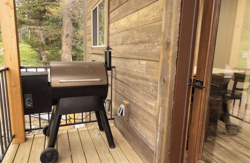 Cooke City-Silver Gate Cabina | Inviting 3-Bedroom Retreat with Mountain Views – Minutes from Yellowstone’s Northeast Entrance